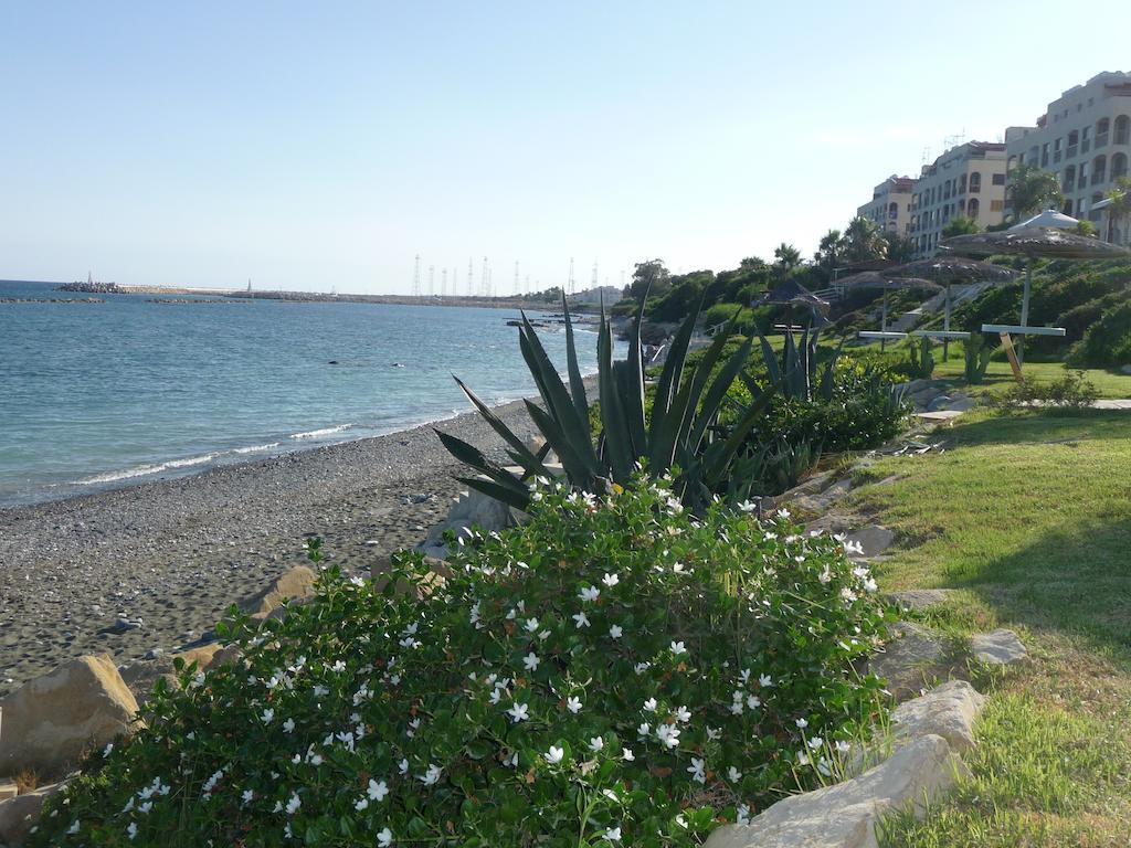 Zygi Beachfront Villa Экстерьер фото
